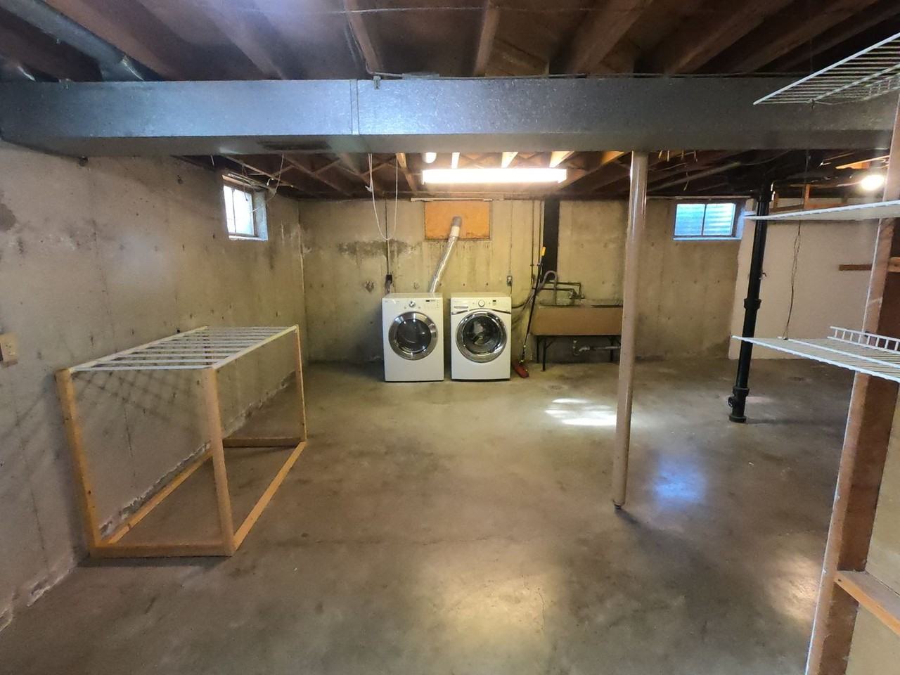 245 Garnet St - Photo 5 of 29