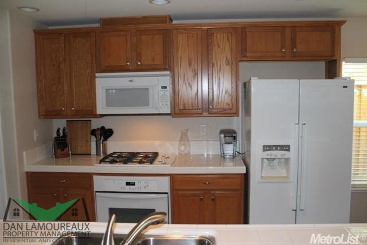 1635 Nicolson Cir - Photo 3 of 23