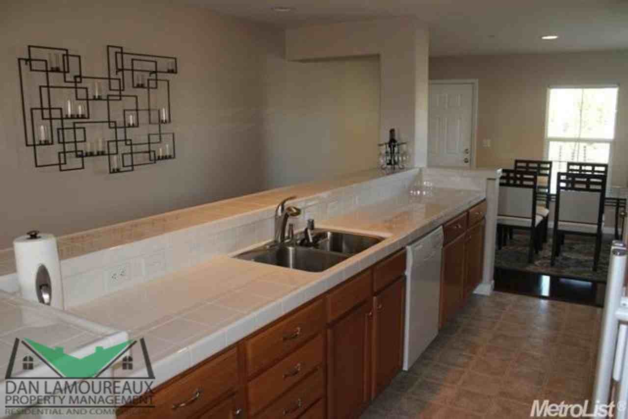 1635 Nicolson Cir - Photo 4 of 23