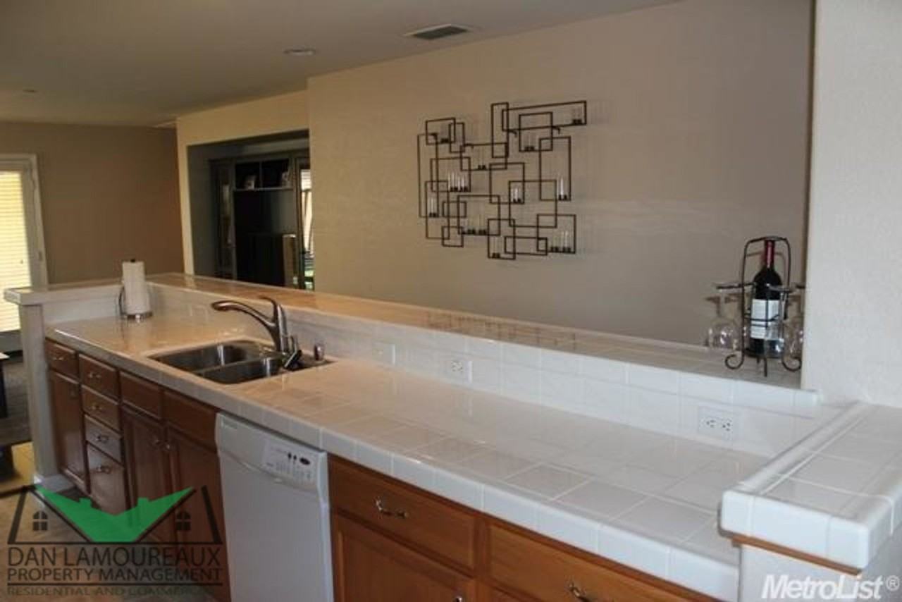 1635 Nicolson Cir - Photo 5 of 23