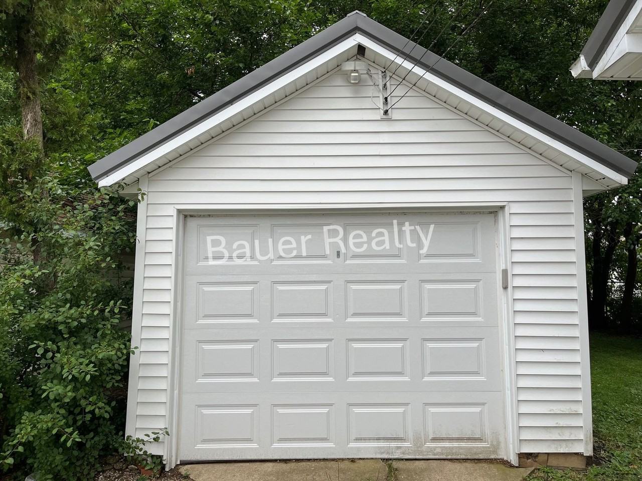 917 Birch St - Photo 2 of 16