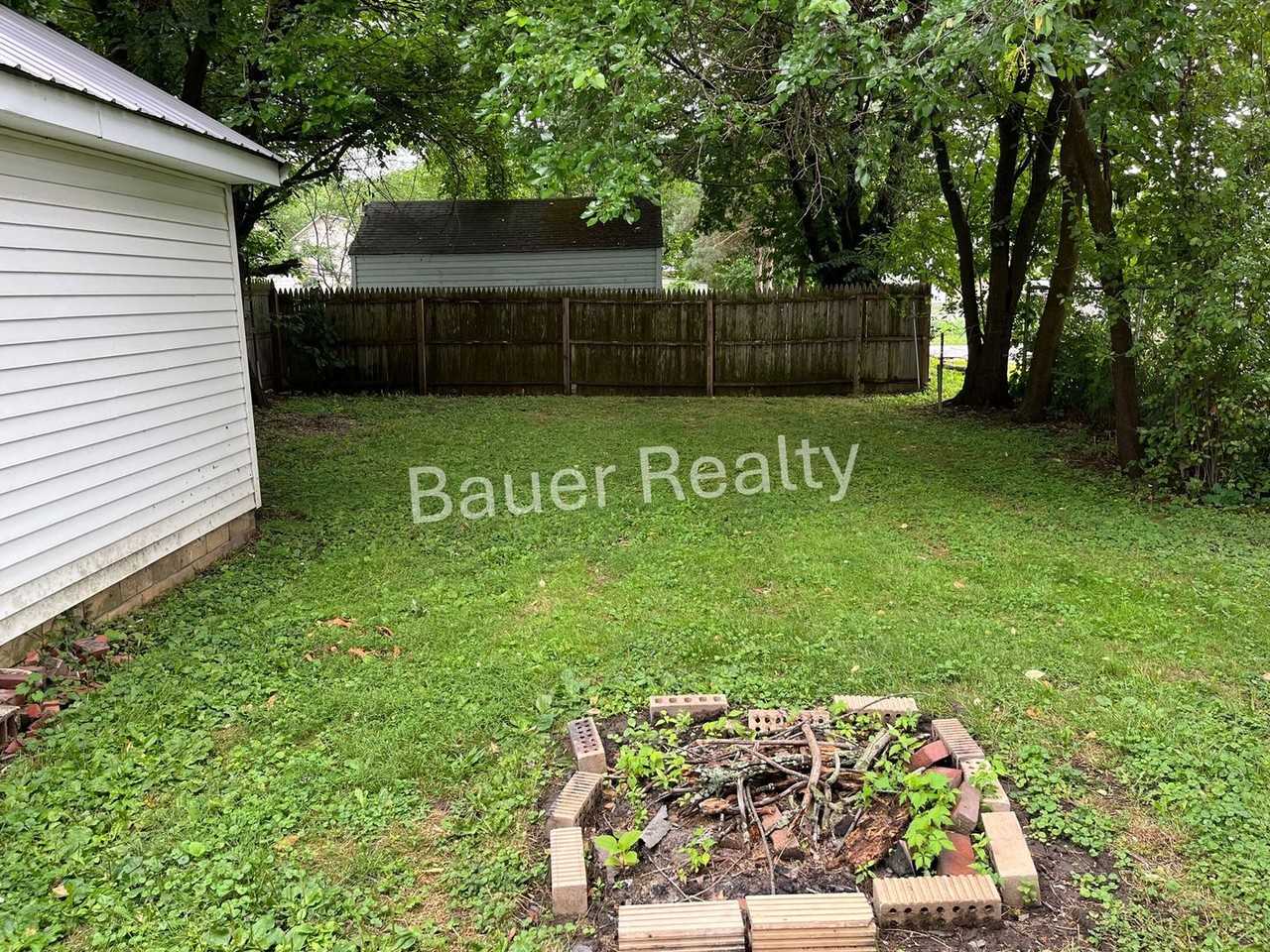 917 Birch St - Photo 4 of 16