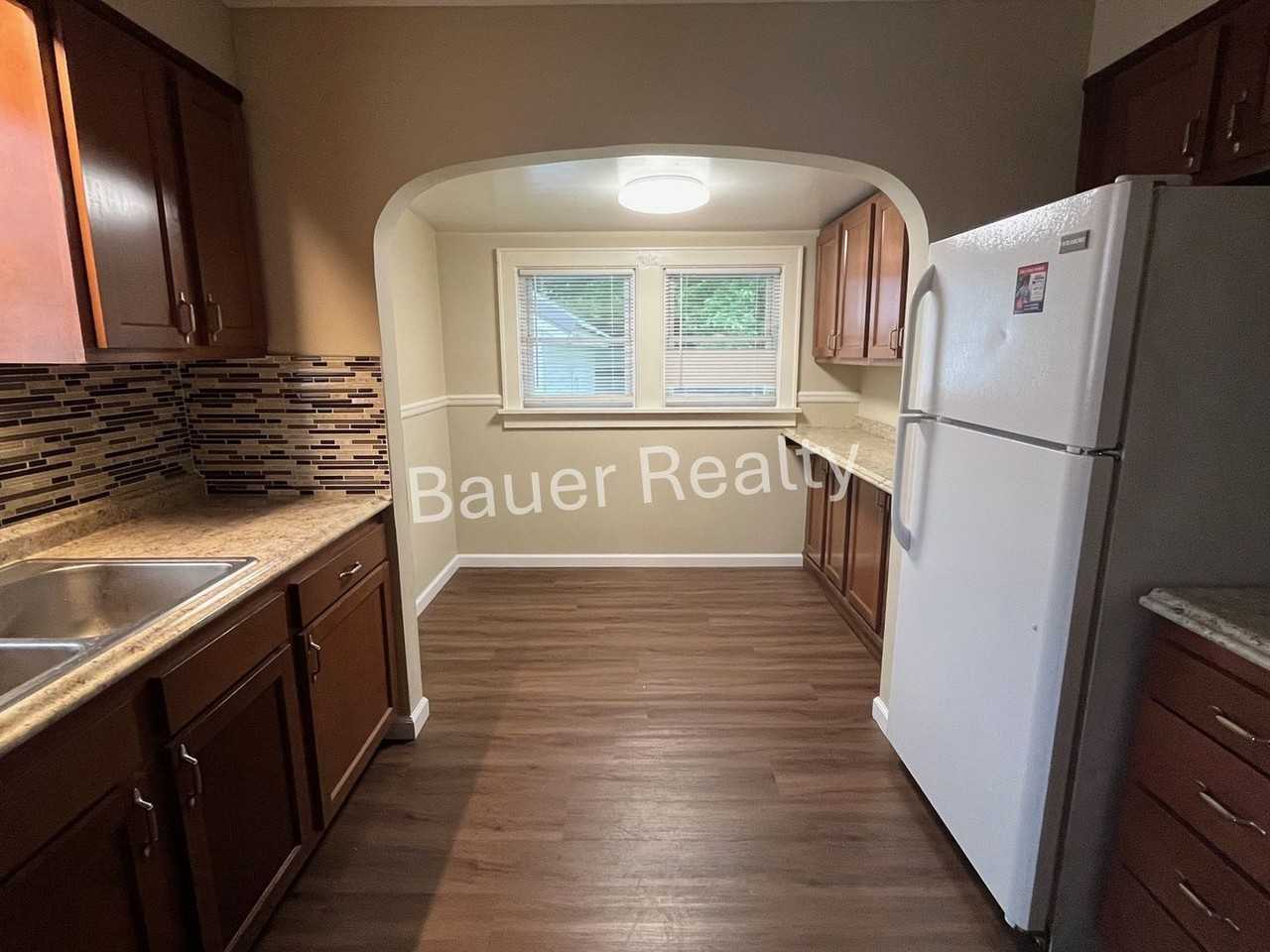 917 Birch St - Photo 7 of 16