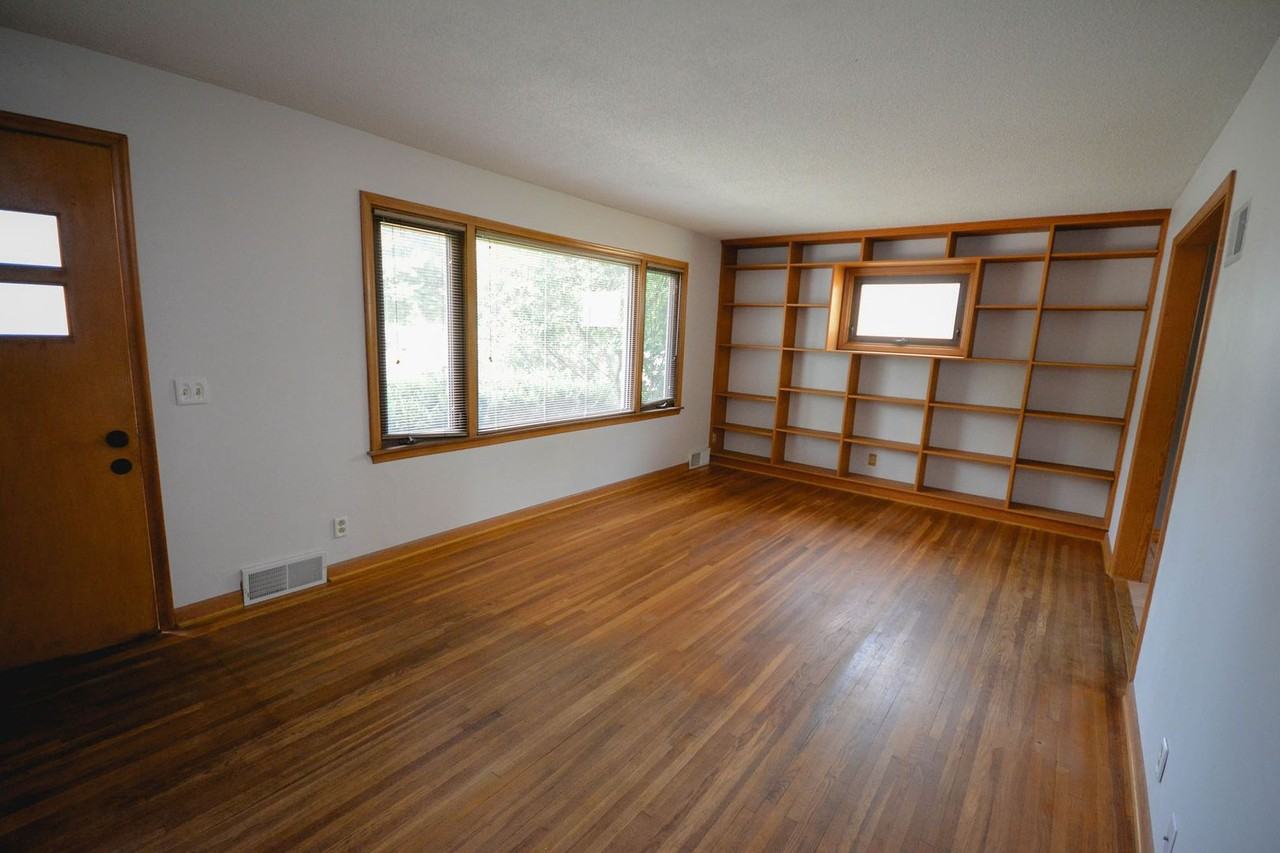 620 7th Ave Se - Photo 4 of 25