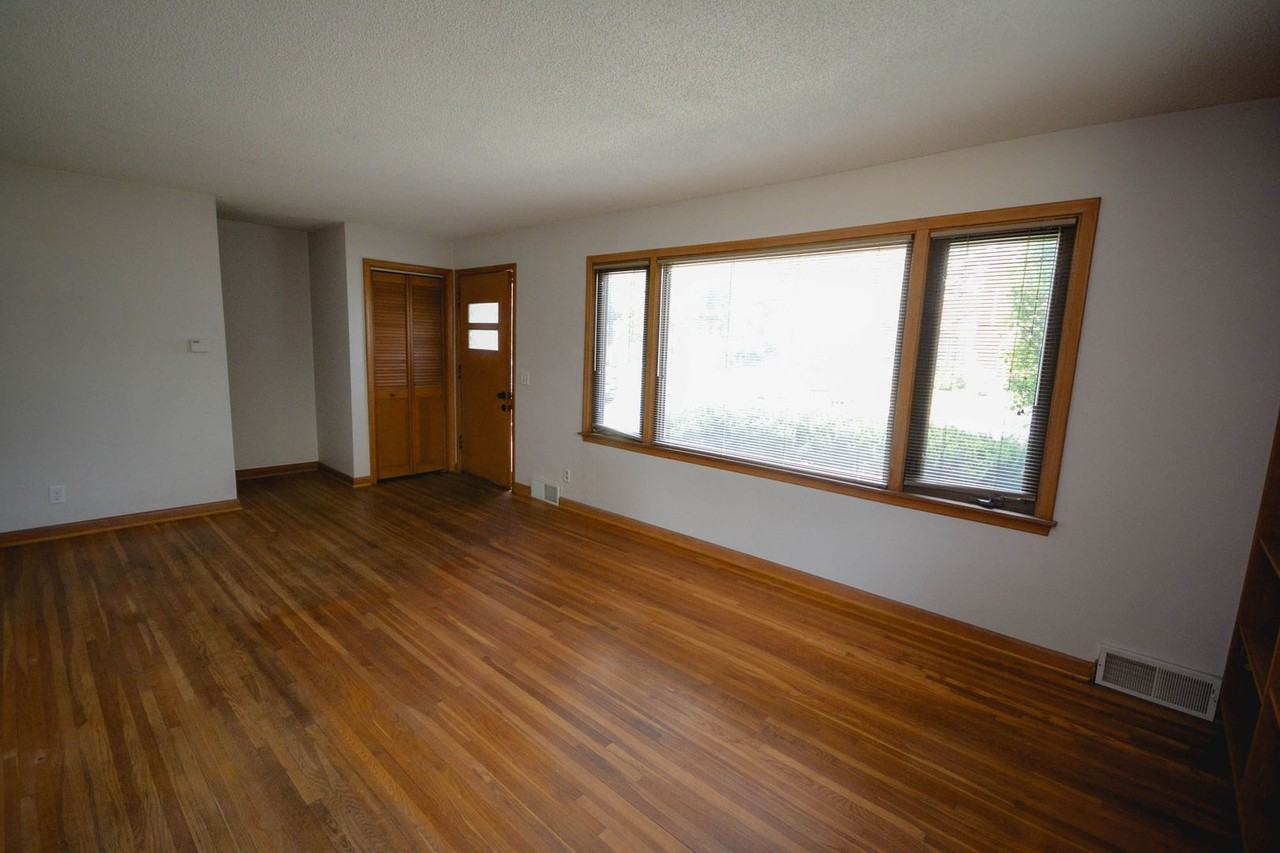 620 7th Ave Se - Photo 5 of 25