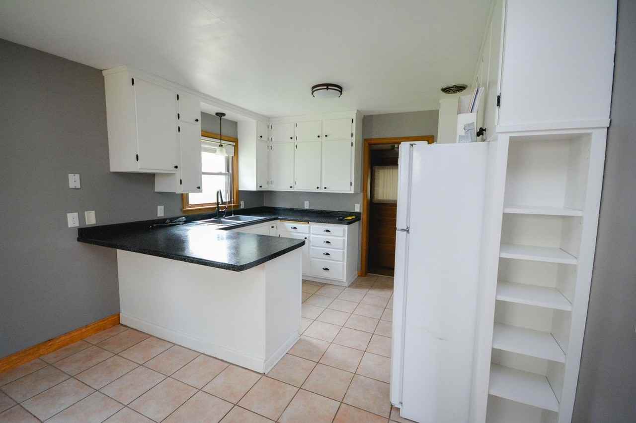 620 7th Ave Se - Photo 7 of 25