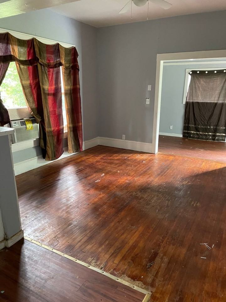 1316 Wilkinson St - Photo 3 of 13