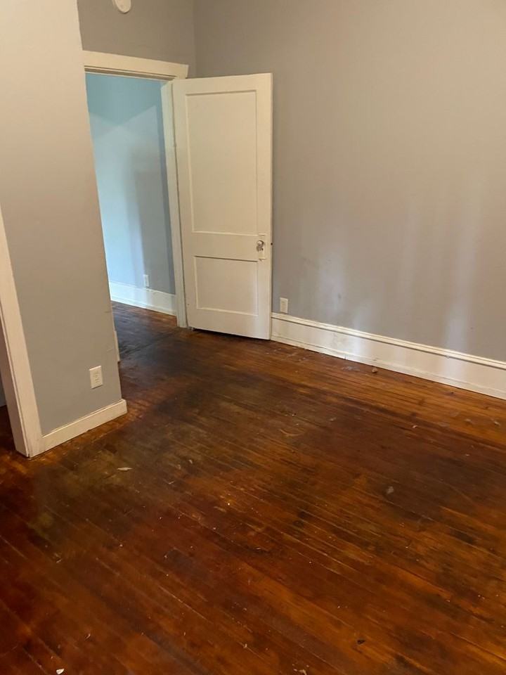 1316 Wilkinson St - Photo 6 of 13