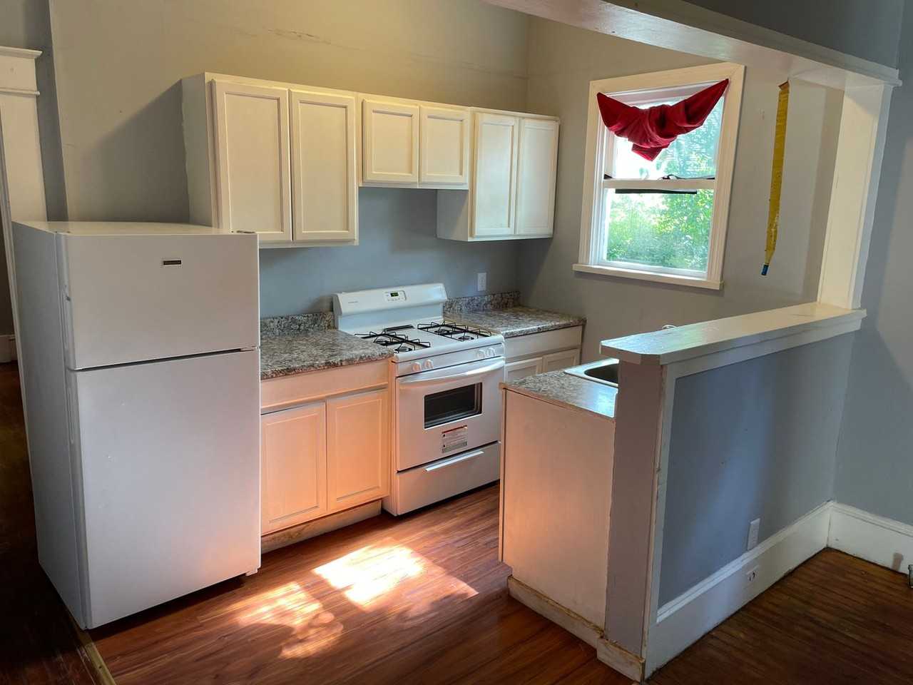 1316 Wilkinson St - Photo 7 of 13