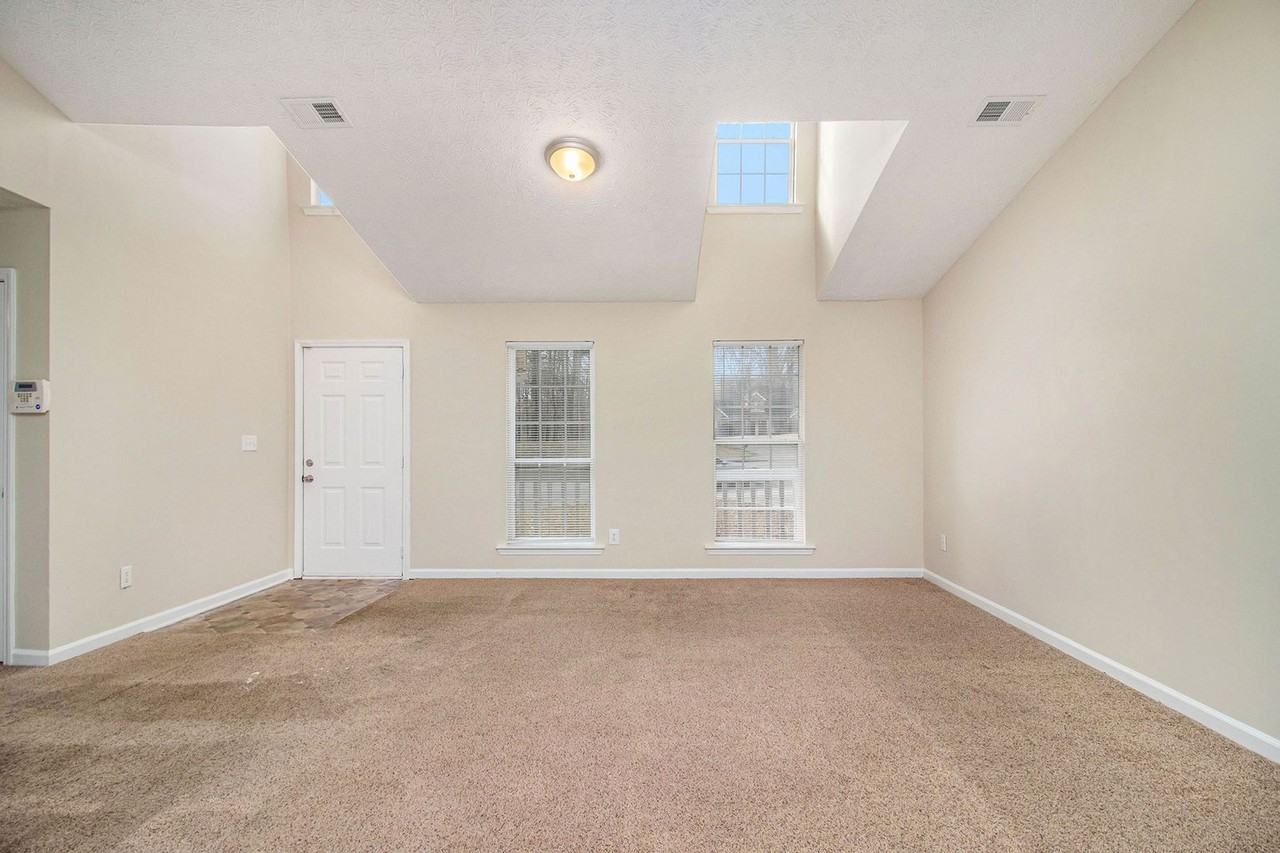 5410 Rock Springs Rd - Photo 4 of 19