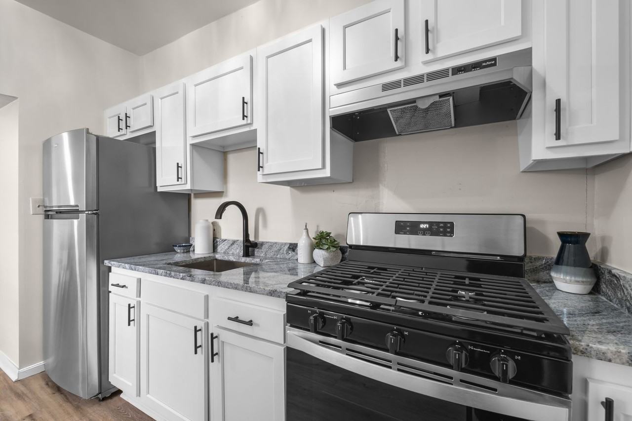 826 Walnut St - Photo 6 of 23