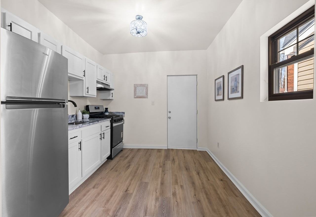 826 Walnut St - Photo 7 of 23