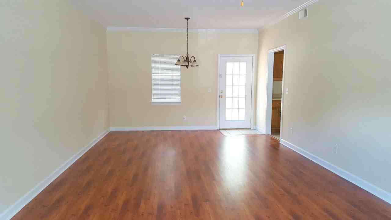 410 S College St #7 - Photo 4 of 19