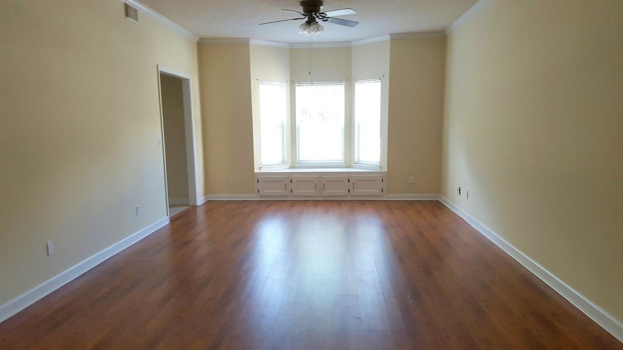 410 S College St #7 - Photo 5 of 19