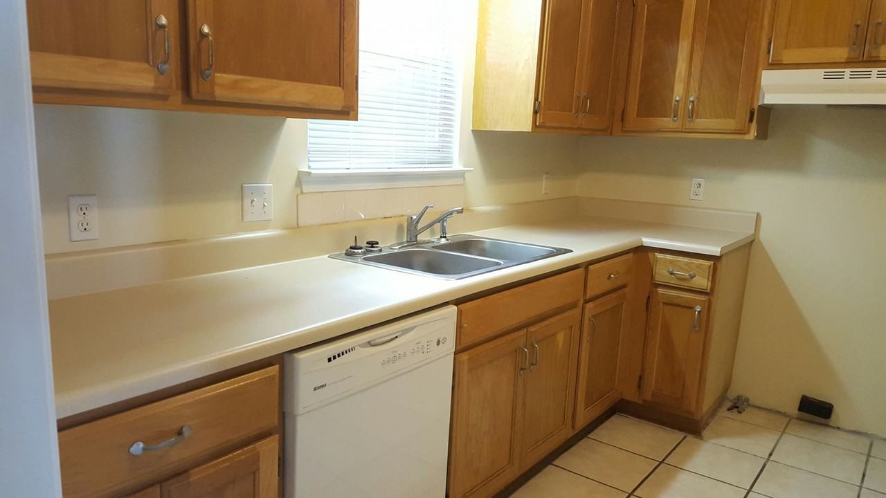 410 S College St #7 - Photo 7 of 19