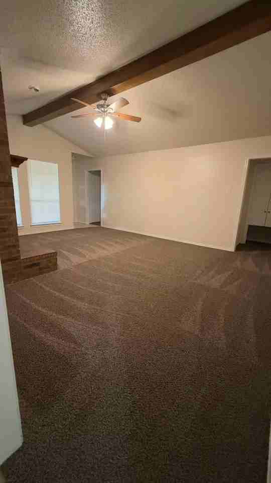 212 Darrin Dr - Photo 2 of 11