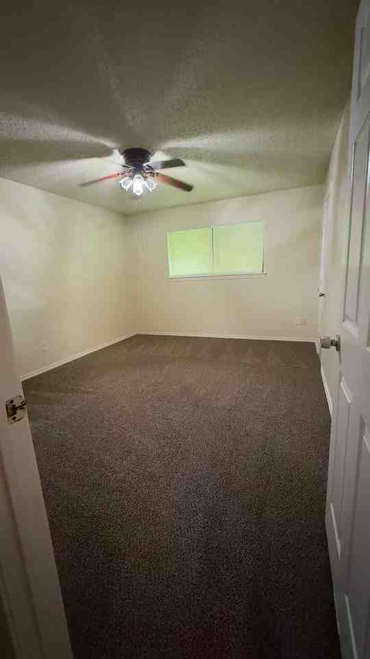 212 Darrin Dr - Photo 3 of 11