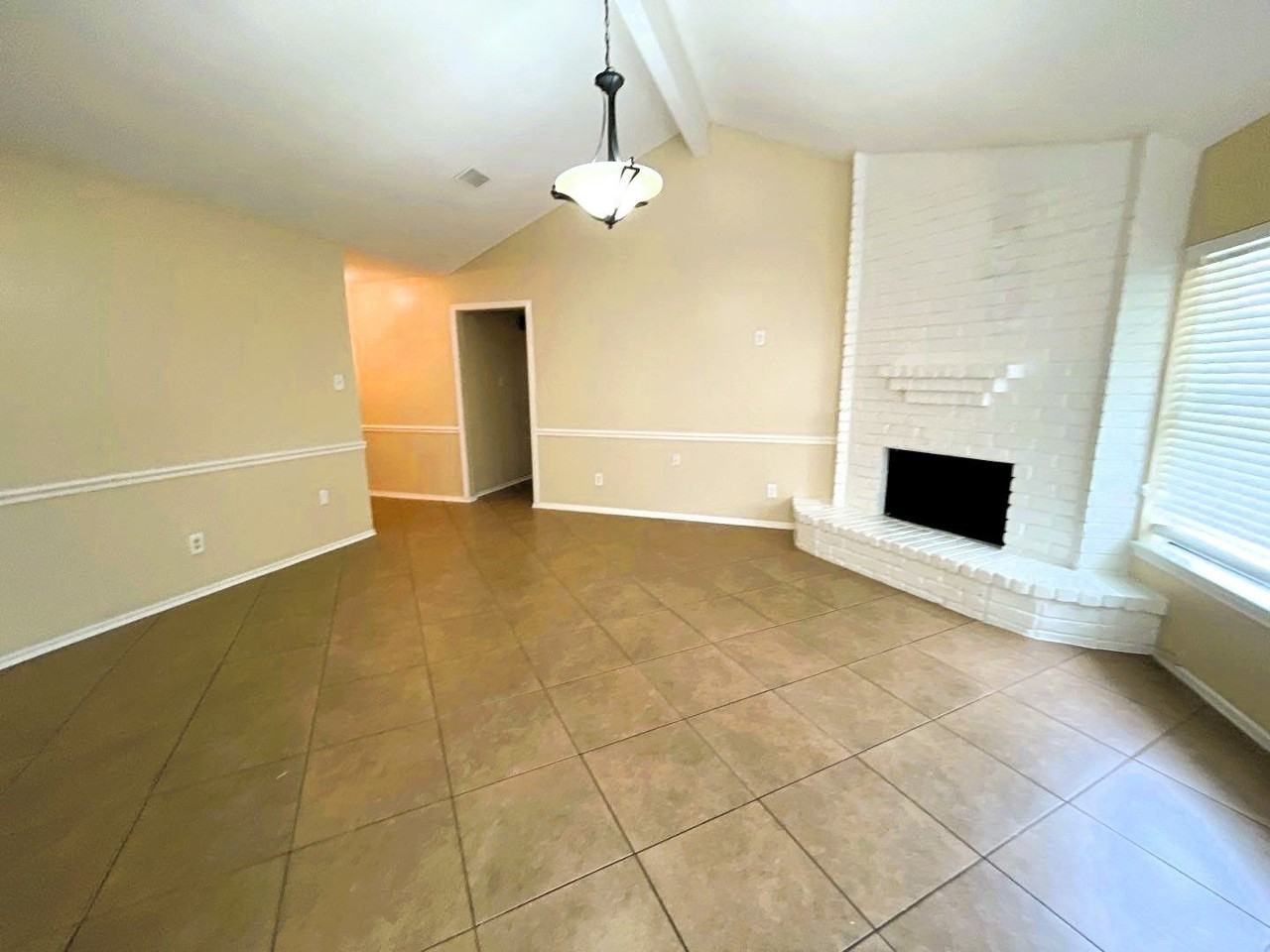 5615 Lynngate Dr - Photo 4 of 25