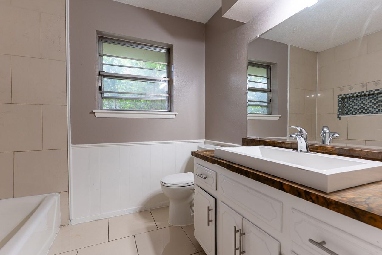 648 Moraine Ave - Photo 3 of 7