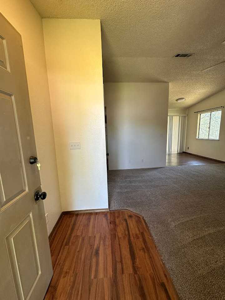 5391 Stonethrow Ct - Photo 3 of 23