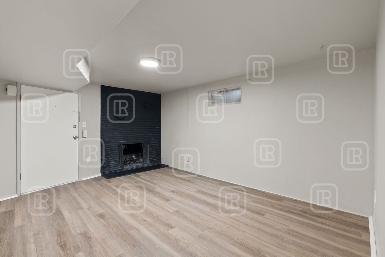 7313 E 6th Ave #5 - Photo 4 of 17