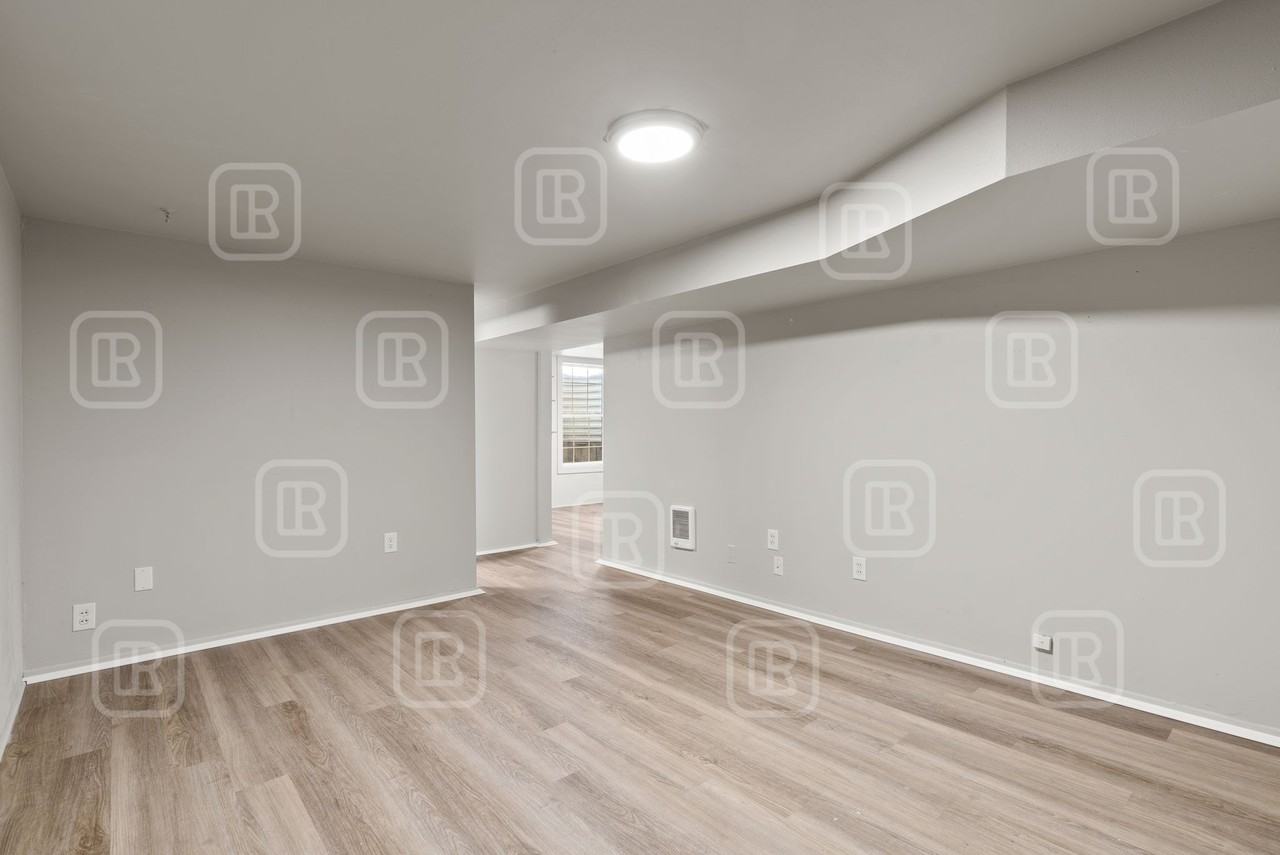 7313 E 6th Ave #5 - Photo 5 of 17