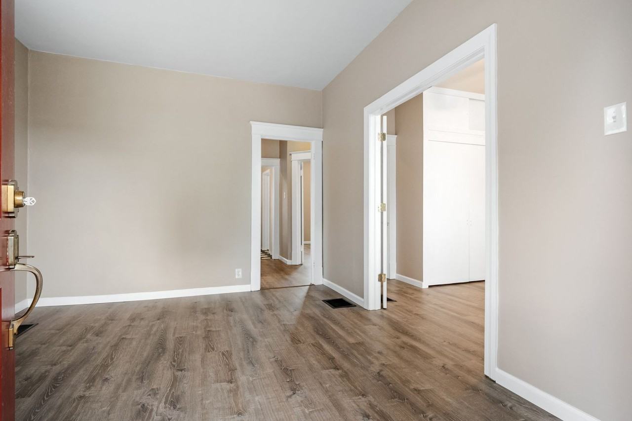 4458 Beethoven Ave - Photo 3 of 38