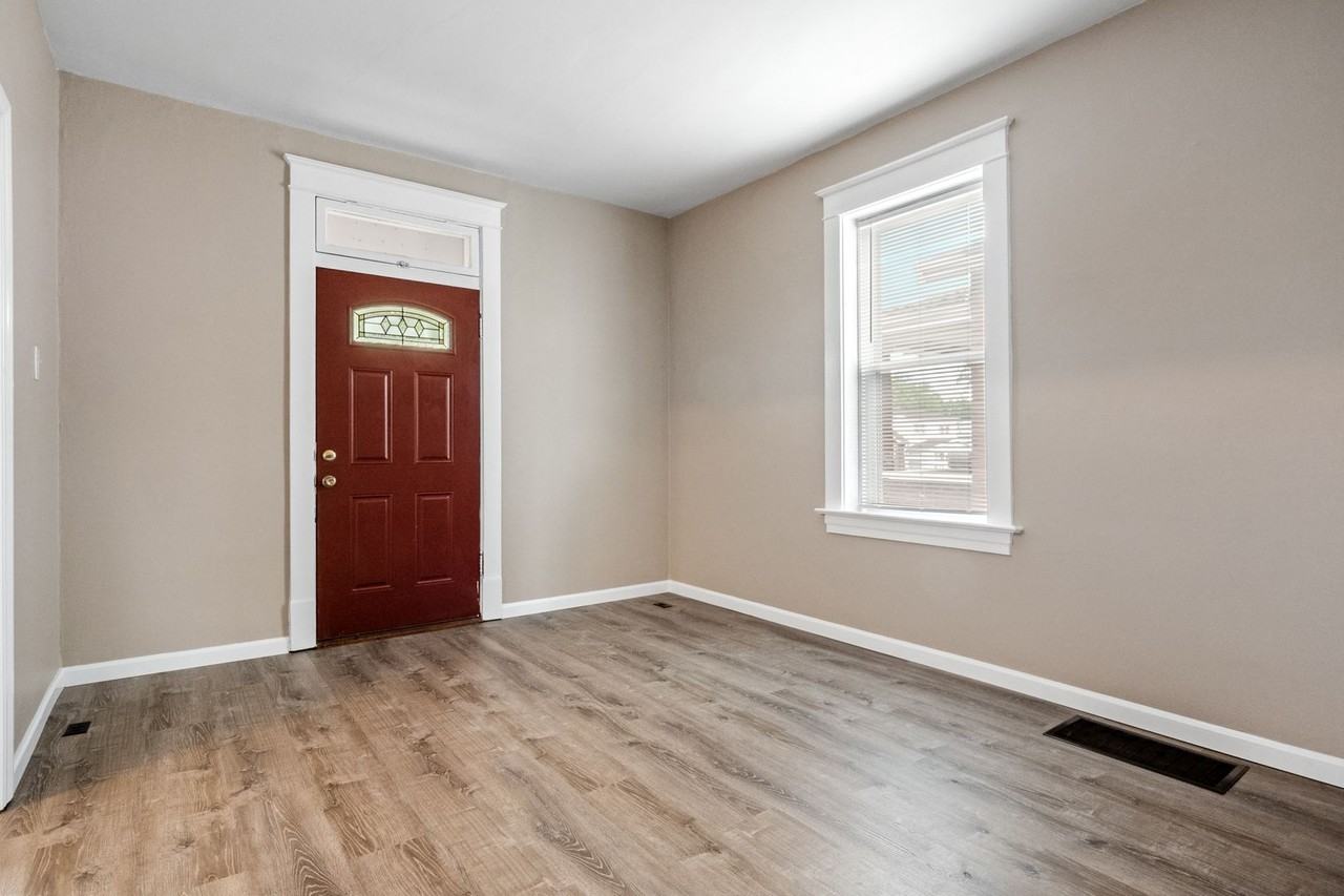 4458 Beethoven Ave - Photo 4 of 38