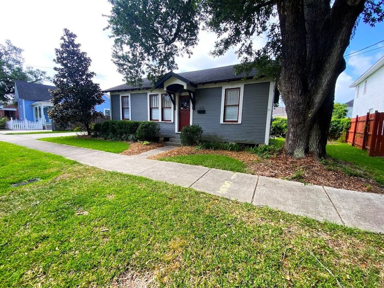 628 Division St - Photo 3 of 21