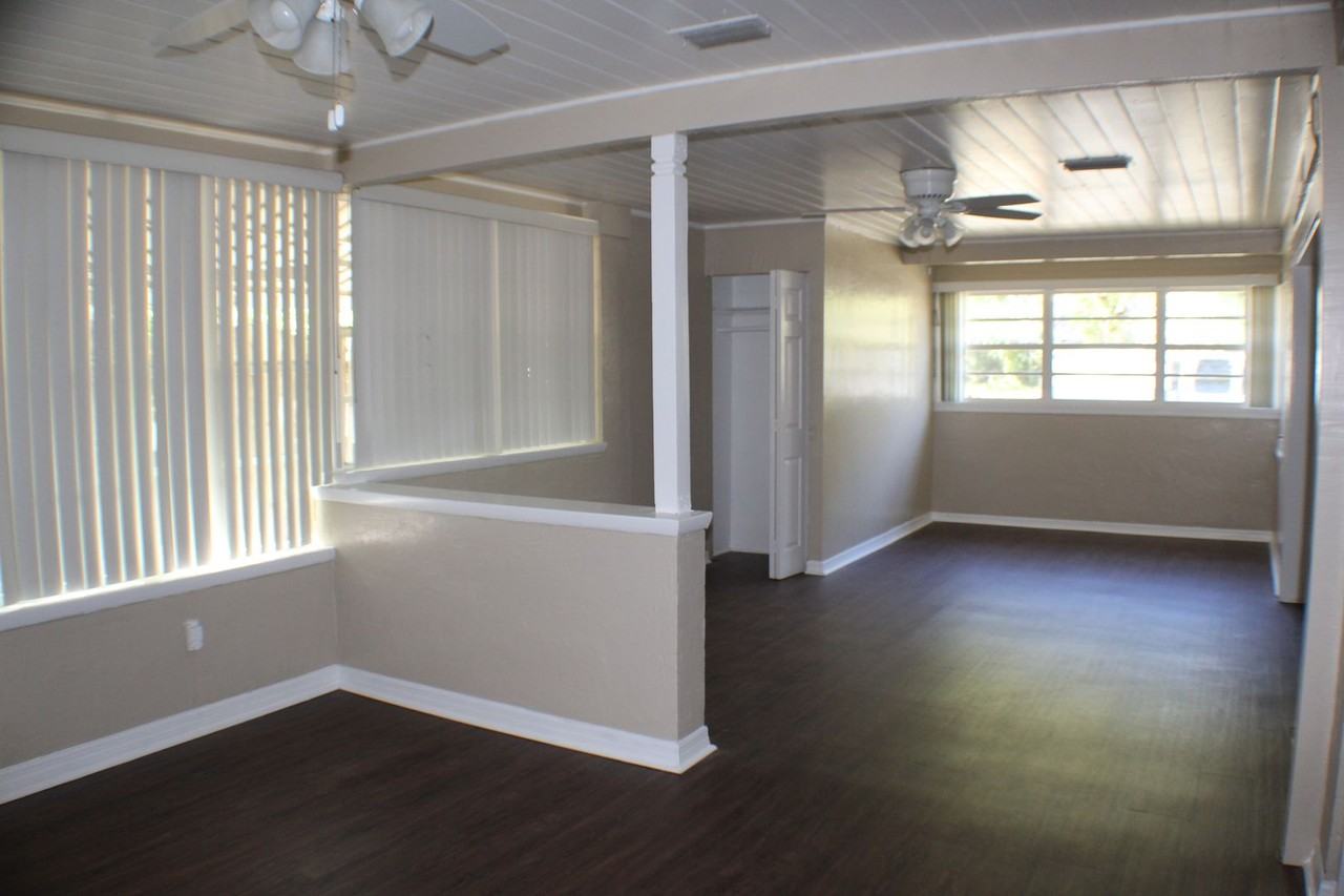 595 Brentwood Dr - Photo 3 of 19