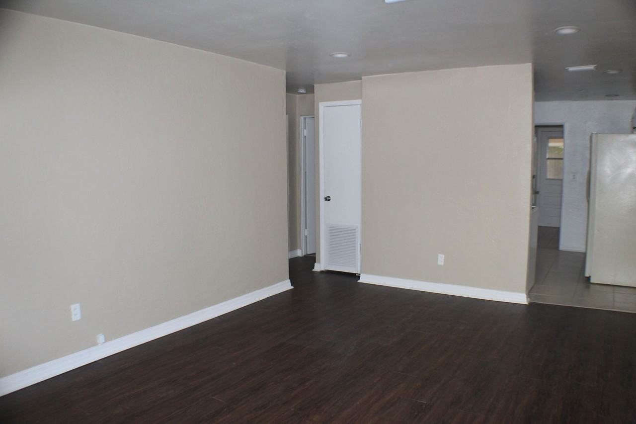 595 Brentwood Dr - Photo 6 of 19