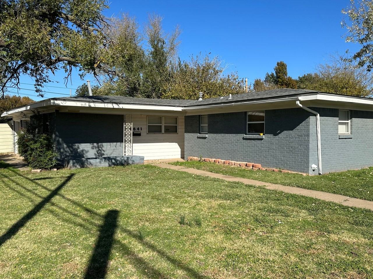 2641 Sw 57th St - Photo 2 of 24