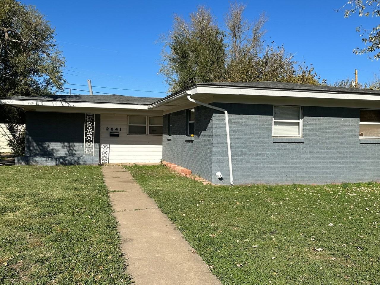 2641 Sw 57th St - Photo 3 of 24