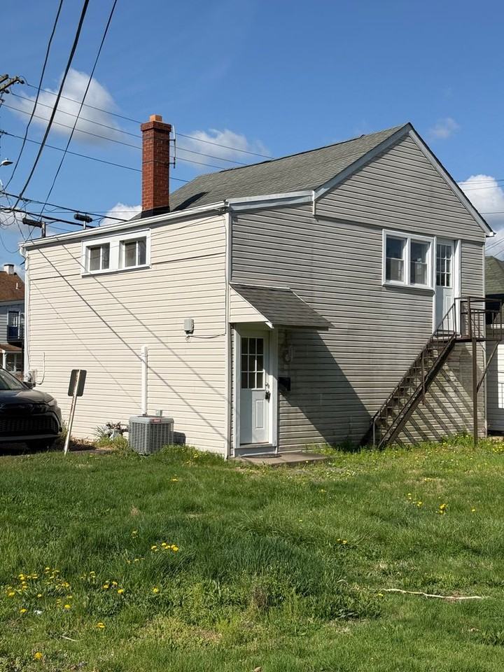 14 W 5th St - Photo 3 of 11