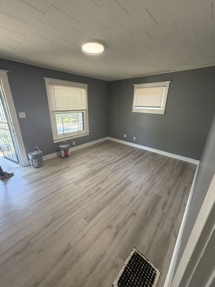 1708 W Gaulbert Ave - Photo 2 of 16