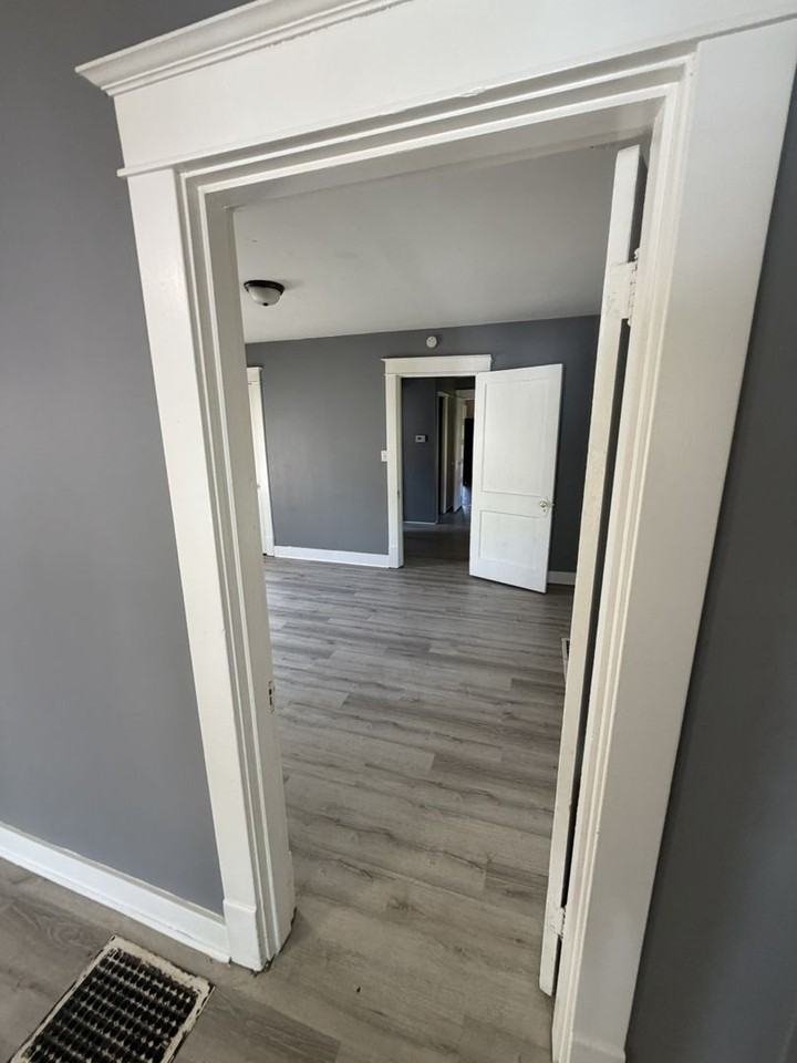 1708 W Gaulbert Ave - Photo 4 of 16