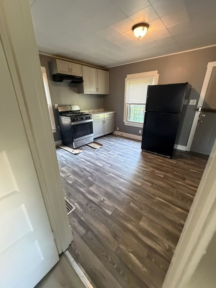 1708 W Gaulbert Ave - Photo 5 of 16