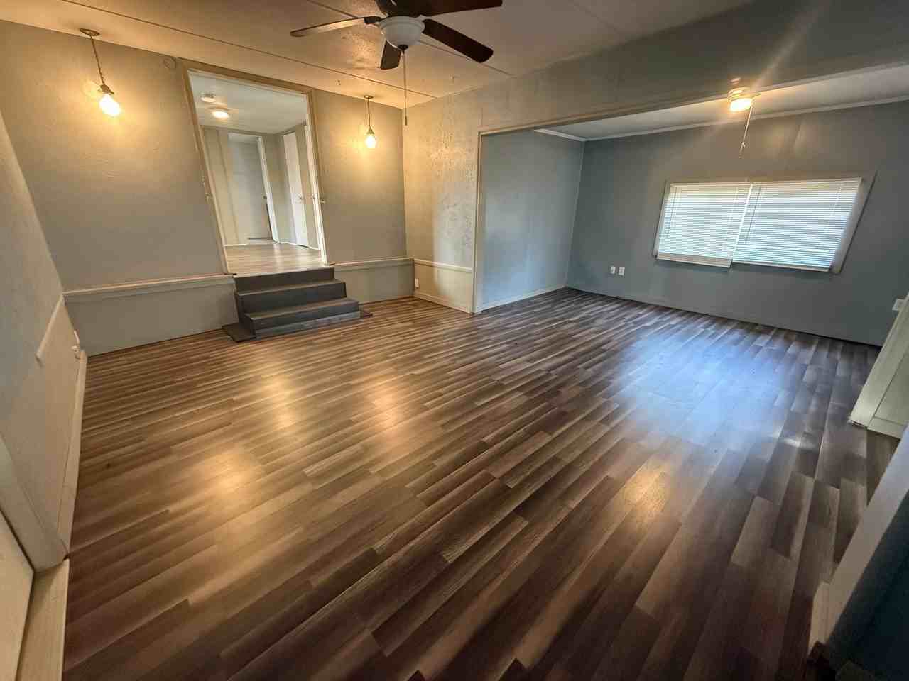 16584 Lakeway Cir - Photo 3 of 16