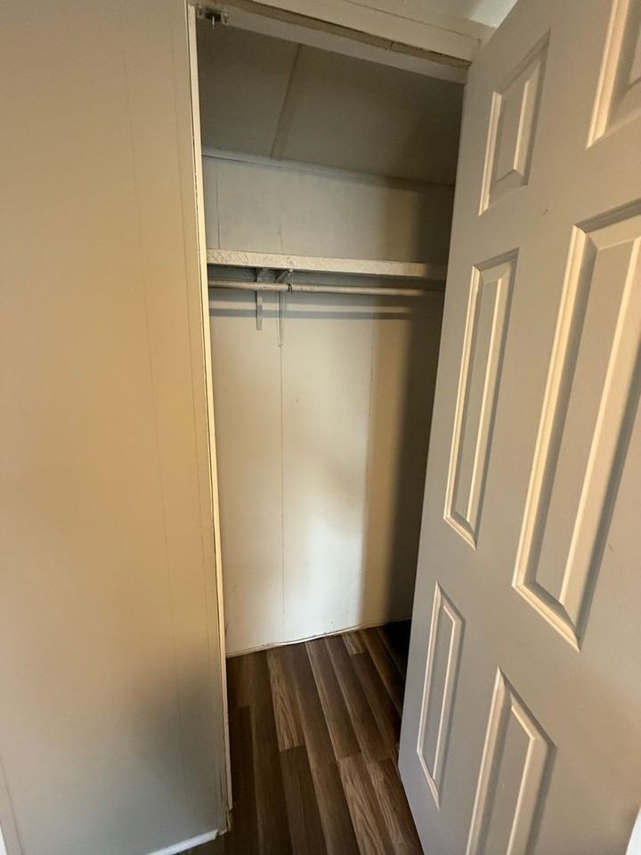 16584 Lakeway Cir - Photo 5 of 16