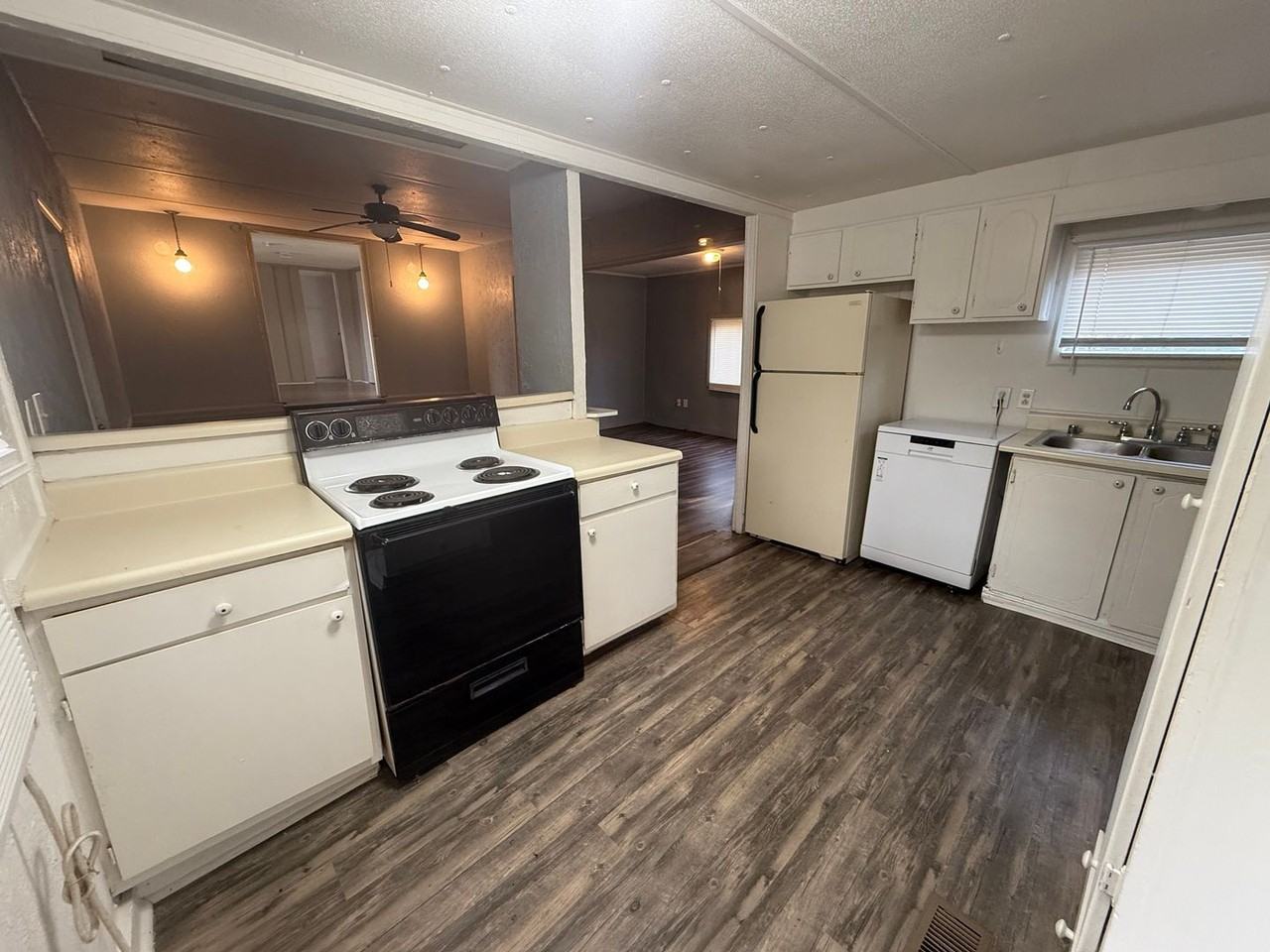 16584 Lakeway Cir - Photo 7 of 16