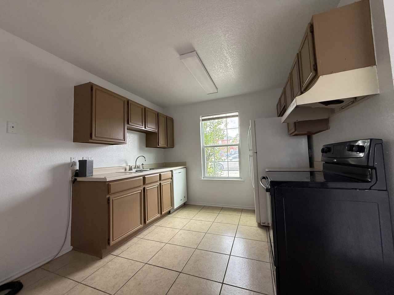 1604 Benttree Dr #B - Photo 3 of 8