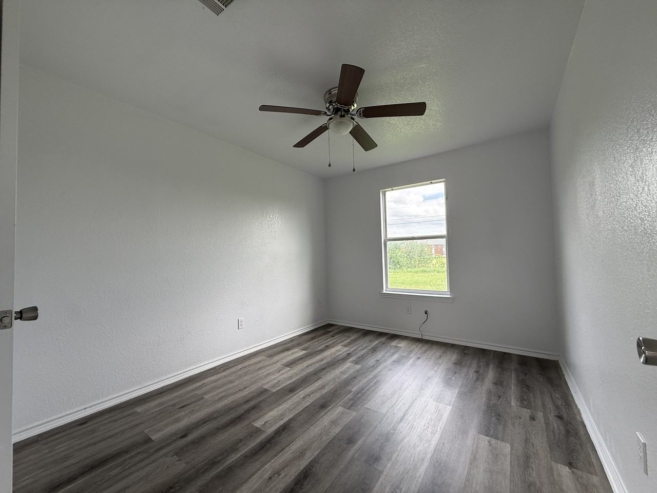 1604 Benttree Dr #B - Photo 6 of 8