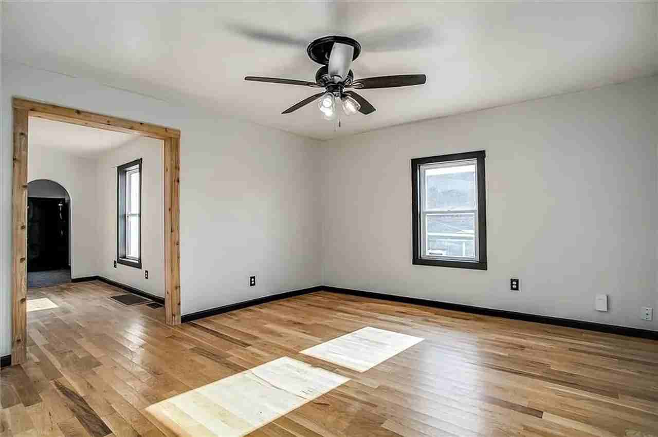 287 S Coy St - Photo 3 of 15