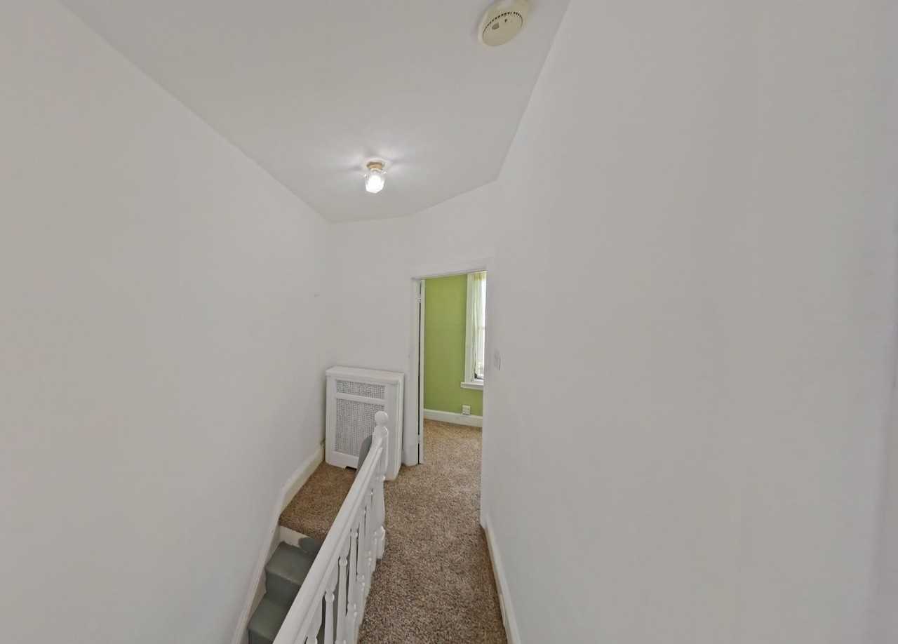 438 Saint Pauls St - Photo 4 of 7