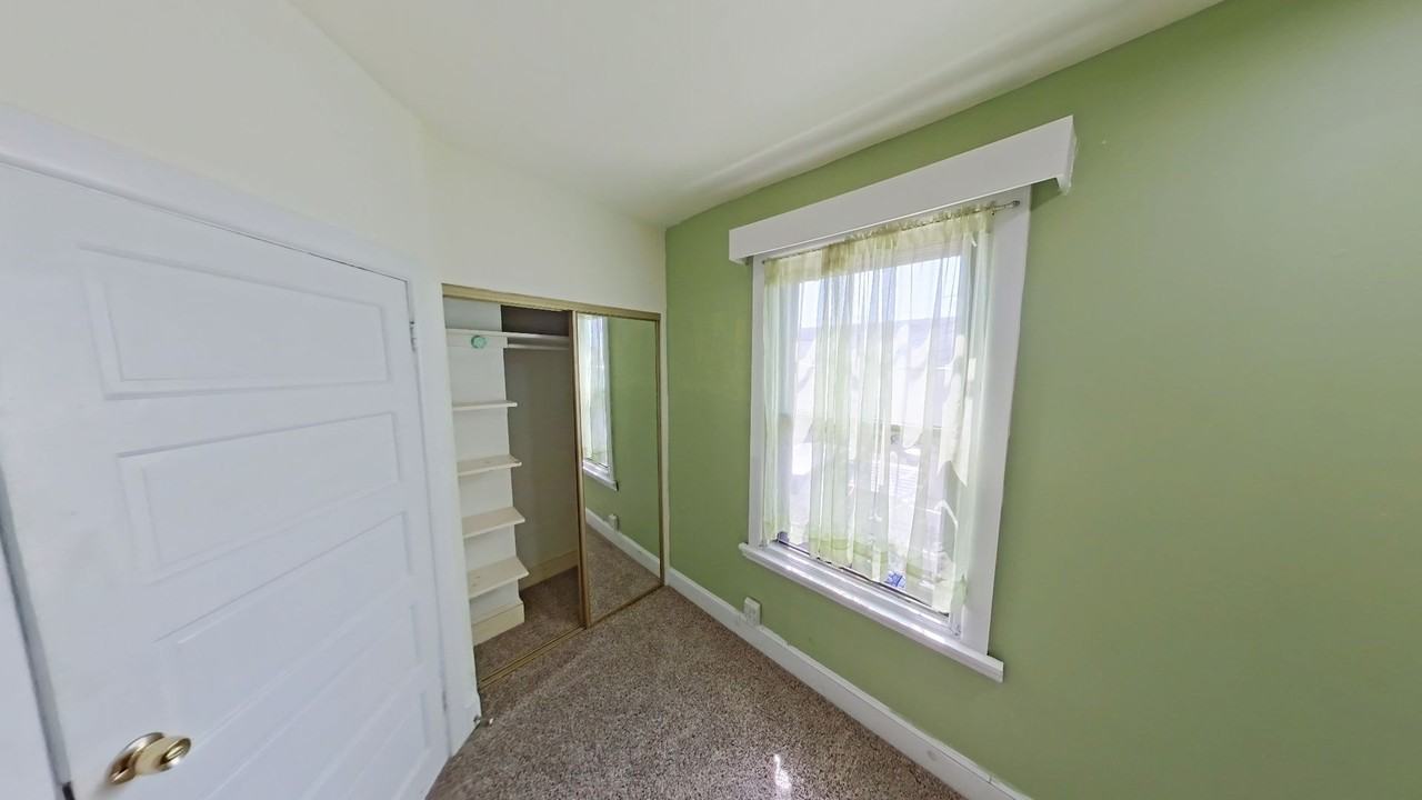 438 Saint Pauls St - Photo 5 of 7