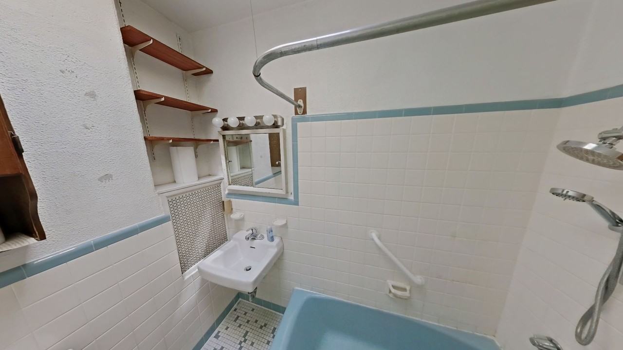 438 Saint Pauls St - Photo 6 of 7