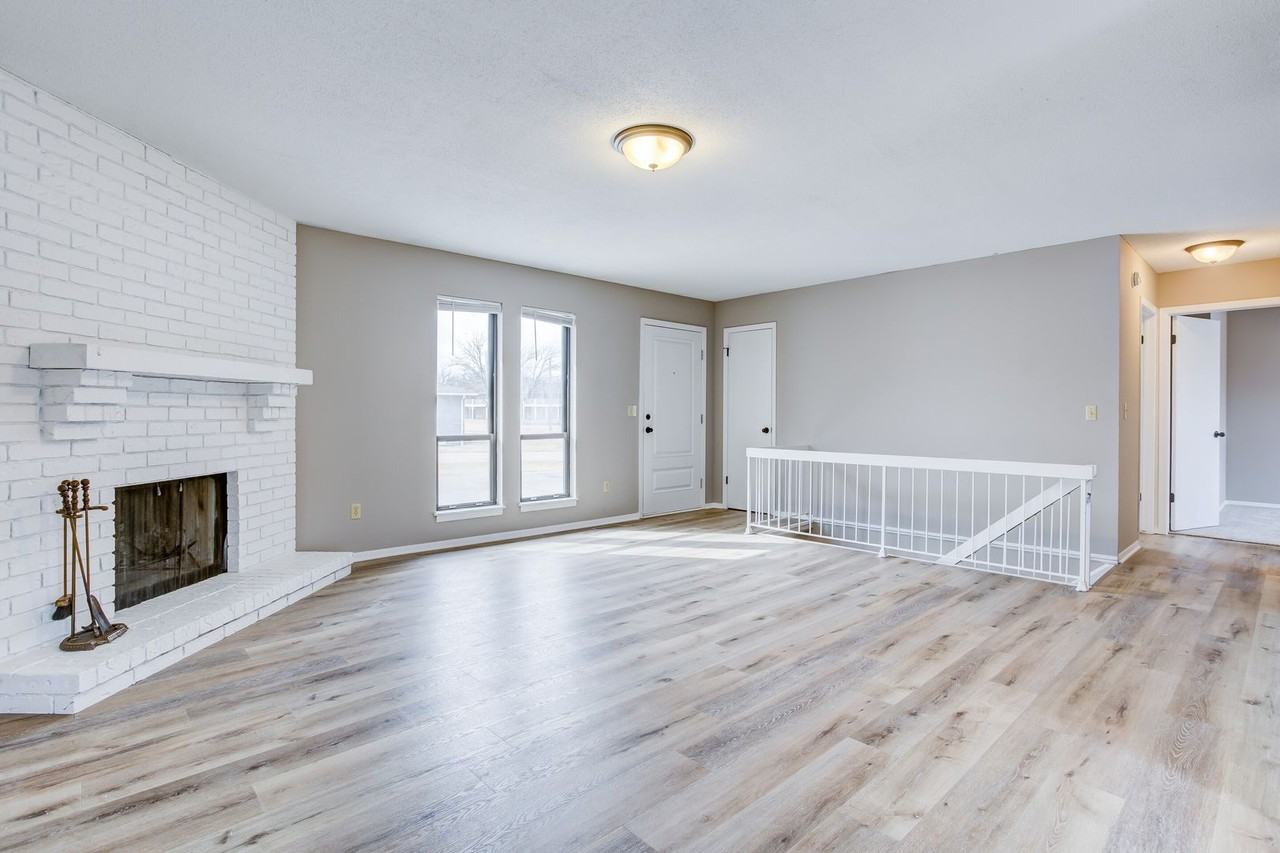 2130 S White Oak Dr - Photo 4 of 14