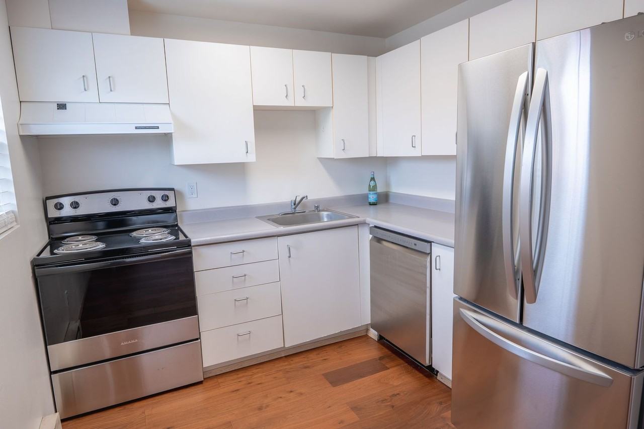 Pacific Crest Apartments - Photo 2 of 35