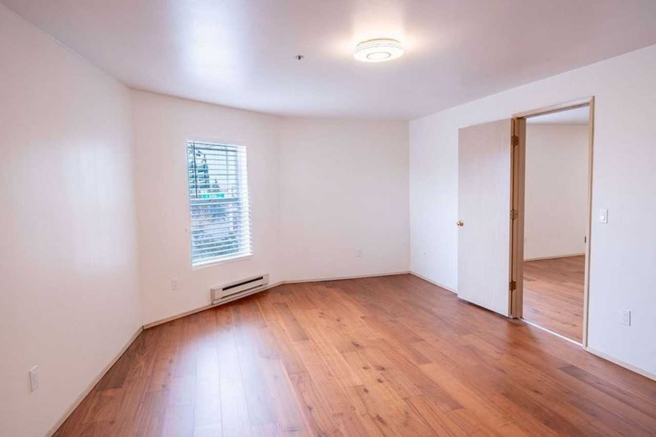 Pacific Crest Apartments - Photo 3 of 35