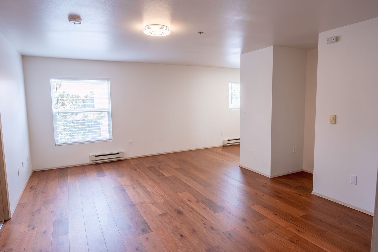 Pacific Crest Apartments - Photo 5 of 35